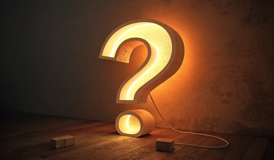 Burning Question: 궁금해서 참을 수 없는 질문, 영어로 완벽하게 표현하기 중요하고 시급한 질문을 상징하는 밝게 빛나는 물음표 아이콘
