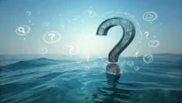 파란색 배경에 깊이를 상징하는 물음표와 'How deep?' 텍스트, 영어로 깊이 묻는 표현 배우기.