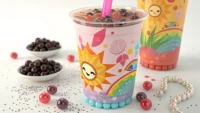 맛있는 버블티와 영어 알파벳 블록이 함께 있는 이미지 - 버블티 주문 영어 표현 학습