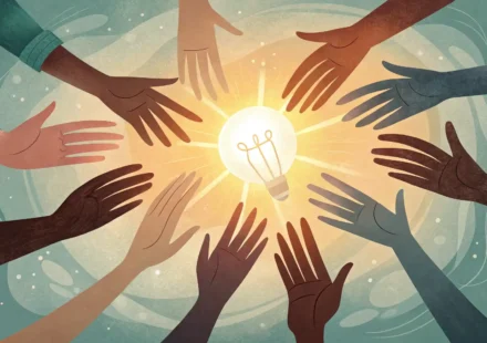 다양한 손들이 영어 표현 학습 아이디어를 상징하는 밝은 전구를 향해 뻗어 있는 일러스트레이션.