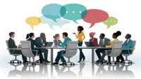 비즈니스 회의 테이블에 둘러앉은 다양한 사람들 위로 아이콘이 담긴 말풍선이 떠 있고, 학습을 상징하는 전구 아이콘이 있는 이미지
