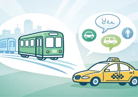 버스, 지하철, 택시 아이콘과 함께 영어 학습을 통한 자신감 획득을 상징하는 말풍선이 그려진 운송 영어 표현 관련 이미지